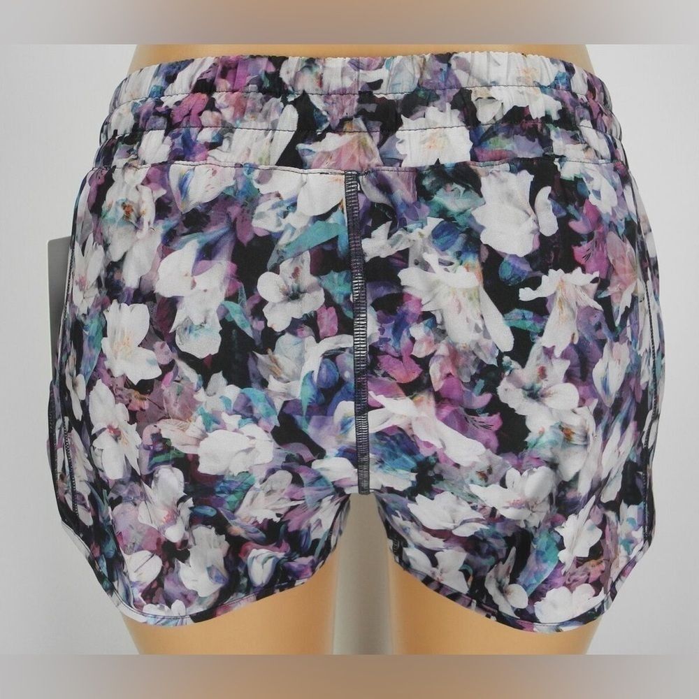 Size 4 LULULEMON Hotty Hot 2.5" Short Utopia Multi Deep Phantom brief lined - Picture 2 of 7